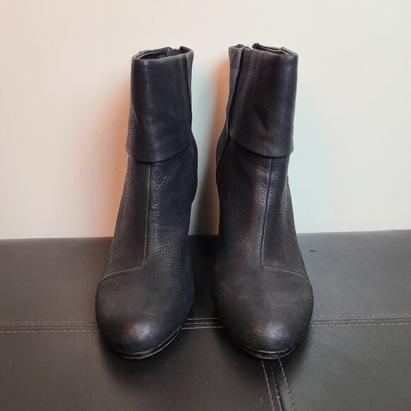 VINCE CAMUTO ‐ Leather Heel Ankle Bootie w/Box - Picture 7 of 16